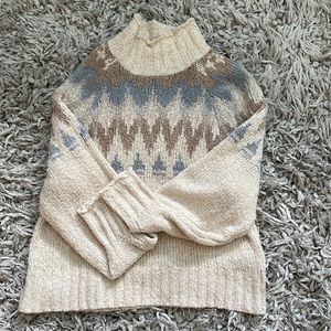 Only worn twice, warm, cozy, soft, crewneck, cozy